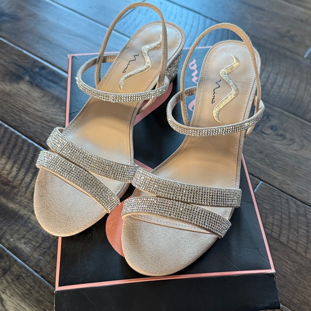 Nina like new‎ Giannis beige taupe dress Sandal 9